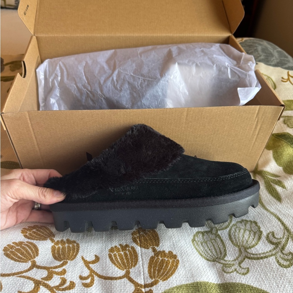 Koolaburra Black Fur-Lined Mules - Picture 2 of 2